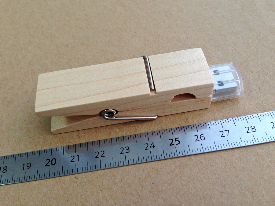 Деревянная USB флешка "Прищепка" — фото 3