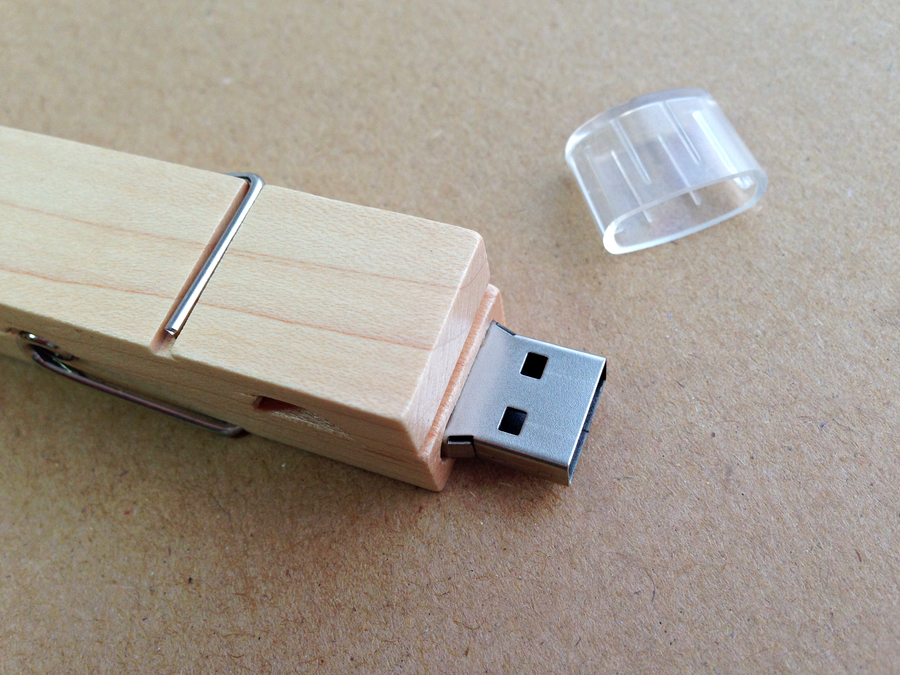 Деревянная USB флешка "Прищепка" — фото 4
