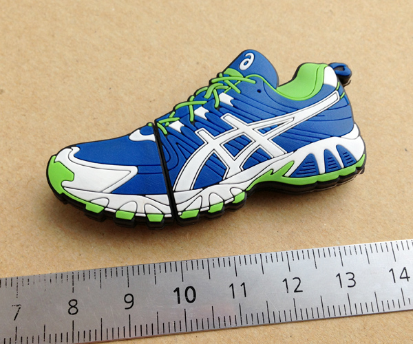 Флешка из ПВХ в форме кросовка с логотипом ASICS — фото 2