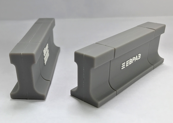 USB флешка из ПВХ с логотипом компании "ЕВРАЗ" в форме рельсы, сделанная на заказ к 80-летнему юбилею компании — фото 4